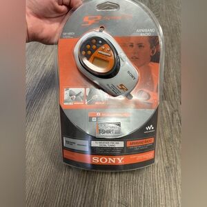 Sony S2 SRF-M80V Sports Armband Radio TV Weather FM/AM Walkman 2004. New Sealed